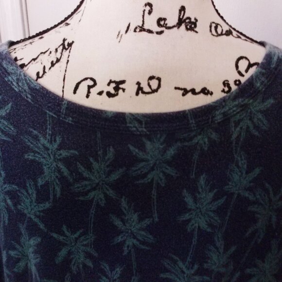 ๐ 3/$25 ๐ HB Distressed Tropical Palm T Shirt 2XLT - Picture 2 of 3